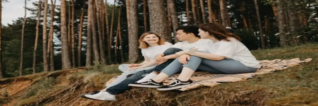 

"Group of friends outdoors wearing casual outfits with skinny jeans and sneakers, highlighting the best shoe options for pairing with skinny jeans for a laid-back, stylish look."