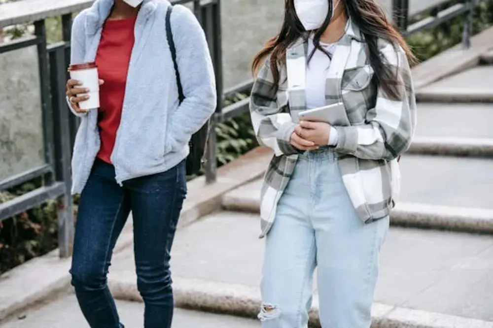 "Trendy outfit featuring a cropped hoodie paired with cropped jeans for a stylish and comfortable look, perfect for casual wear and street fashion."