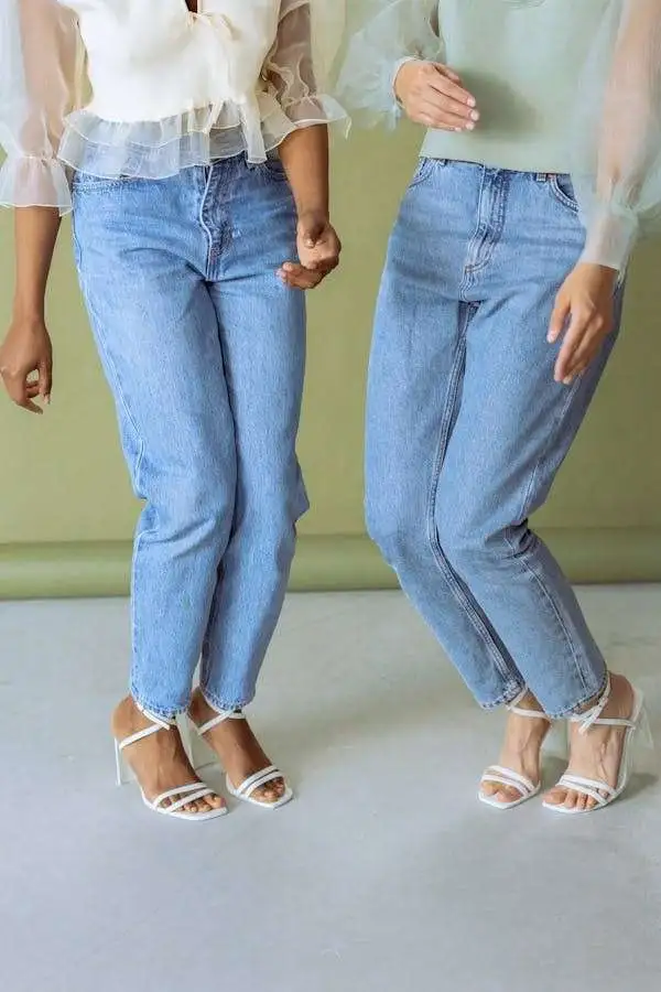 "How to wear high heels with boyfriend jeans: A style guide for pairing casual boyfriend jeans with elegant high heels to create a chic and balanced look."